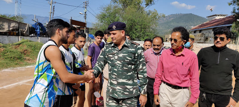 मिनी स्टेडियम में शुरू हुई तीन दिवसीय वॉलीबॉल टूर्नामेंट