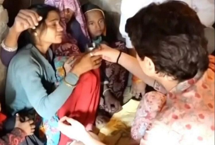 UP: खाद संकट से जान गंवाने वाले किसानों के परिवार से मिलीं प्रियंका गांधी, कर्ज चुकाने का किया वादा 28 Lalitpur Congress Leader Priyanka Gandhi Meets The Relatives Of The Deceased Farmers Said The Government Has Completely Failed - ललितपुर: मृतक किसानों के परिजनों से मिलीं कांग्रेस महासचिव ...