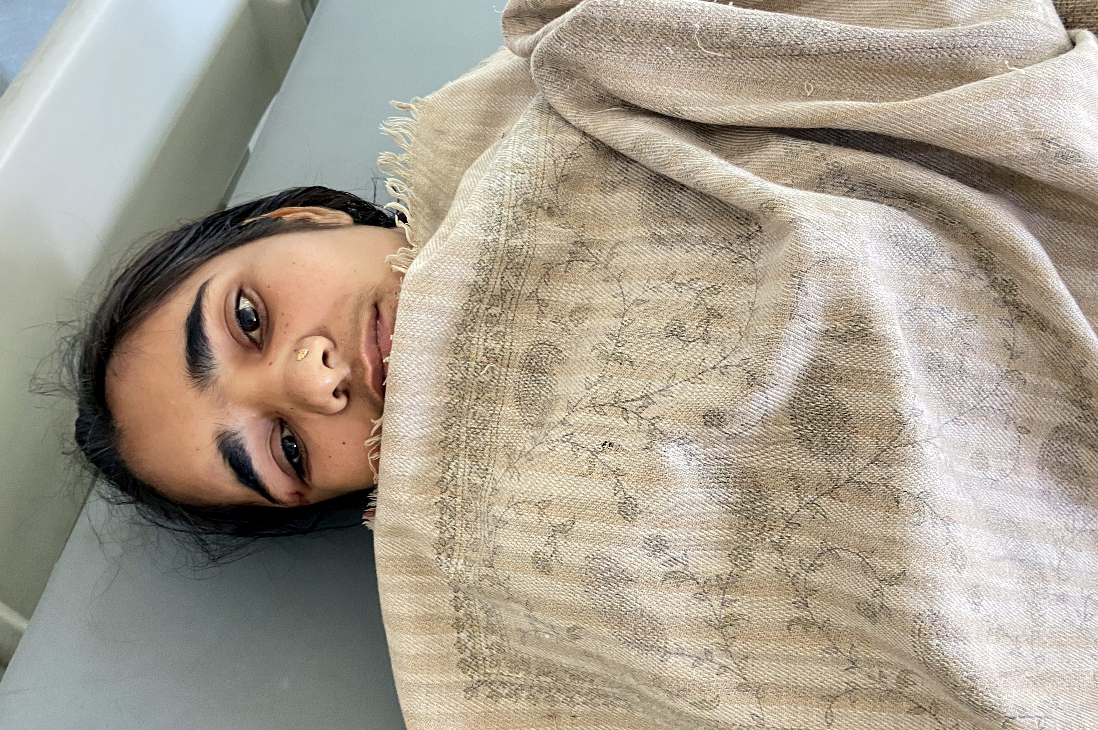 बेहोशी के बाद अस्पताल में भर्ती मुनेश। बेहोशी के बाद अस्पताल में भर्ती मुनेश।