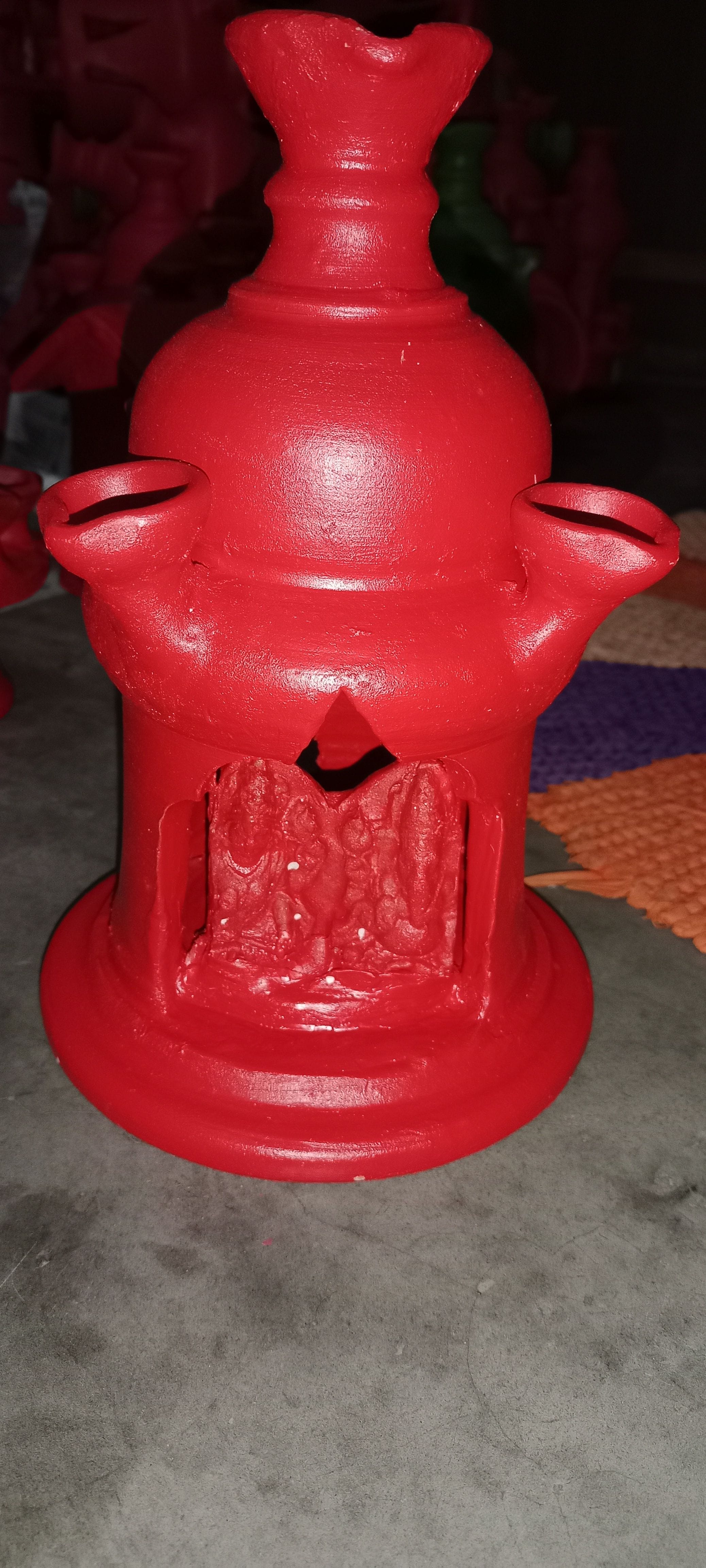 लक्ष्मी -गणेश की मूर्ति वाला रंगीन दीया लक्ष्मी -गणेश की मूर्ति वाला रंगीन दीया