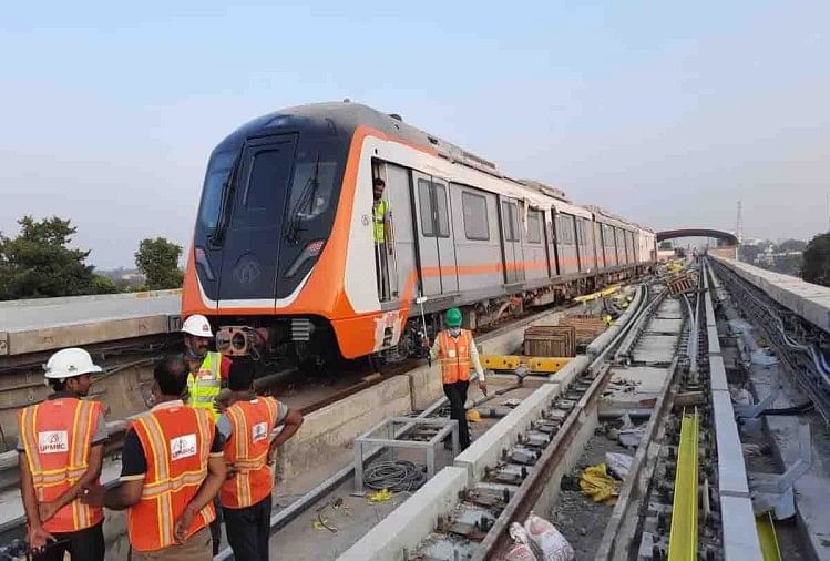 Cm Yogi Will Be The First Passenger Of Kanpur Metro Train - कानपुर मेट्रो  ट्रेन के पहले मुसाफिर होंगे सीएम योगी: ट्रायल रन के दौरान मेट्रो ट्रेन में  बैठकर करेंगे ...