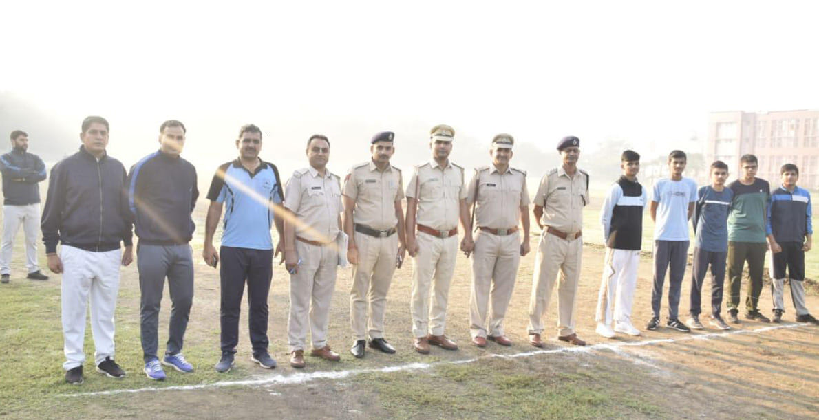 अंबाला शहर में आयोजित प्रतियोगिता के दौरान मौजूद पुलिस व युवा। अंबाला शहर में आयोजित प्रतियोगिता के दौरान मौजूद पुलिस व युवा।