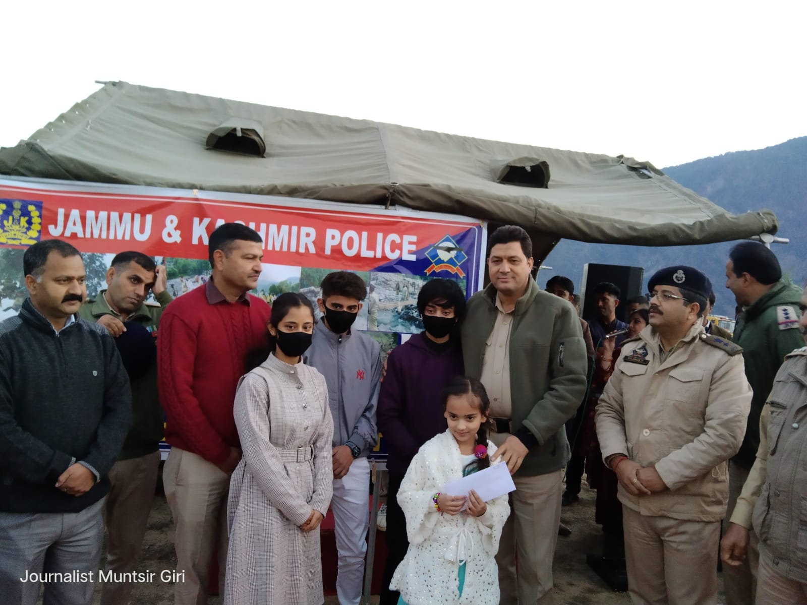फोटो.. जिला पुलिस किश्तवाड़ ने सिवकि एक्शन कार्यक्रम के तहत गायकी और पेंटिंग प्रतियोगिता करवाई फोटो.. जिला पुलिस किश्तवाड़ ने सिवकि एक्शन कार्यक्रम के तहत गायकी और पेंटिंग प्रतियोगिता करवाई