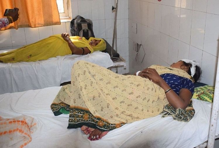 मैनपुरी: जिला अस्पताल में भर्ती बुखार के मरीज