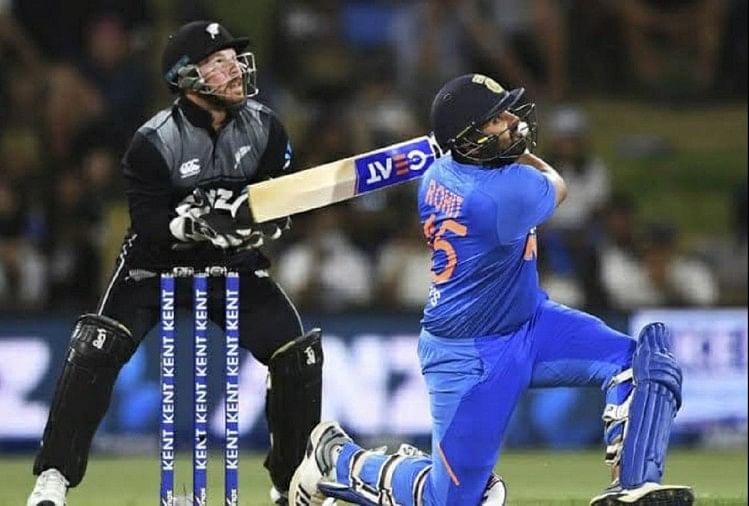 Ind Vs Nz T20 World Cup 2021 Former Captain Sunil Gavaskar Said Rohit  Demotion Indicates Team Management Didn Not Trust Him To Face Trent Boult -  Ind Vs Nz: रोहित को तीसरे
