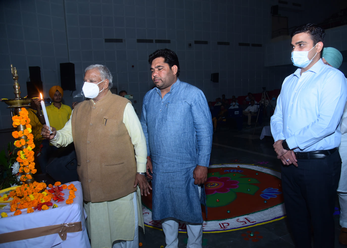 अंबाला शहर स्थित पुलिस डीएवी ऑडिटोरियम में हरियाणा दिवस की पूर्व संध्या पर आयोजित सांस्कृतिक सं अंबाला शहर स्थित पुलिस डीएवी ऑडिटोरियम में हरियाणा दिवस की पूर्व संध्या पर आयोजित सांस्कृतिक सं