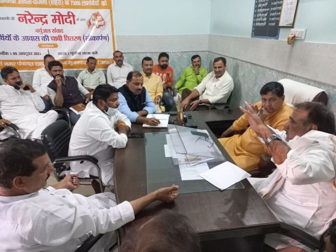 खेलने वाले खिलाड़ी खेल खेलने के लिए खेलने वाले खिलाड़ी शाहपुर में मतदान करने के लिए मतदान करने वाले विधायक व अन्य।