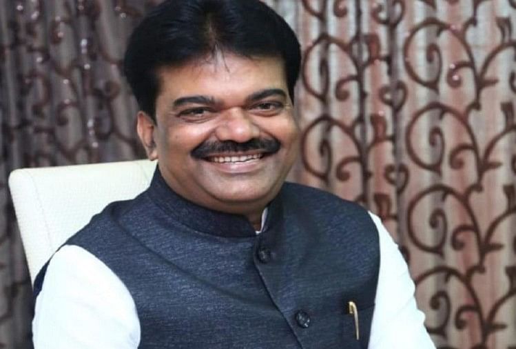 देवरिया: पूर्व विधायक का हृदय गति रुकने से निधन, दिन में ग्रामीणों को बांटी थी मिठाई प्रमोद सिंह (फाइल फोटो)