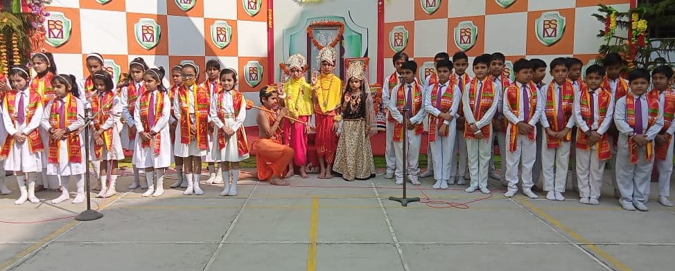 शामली बीएसएस स्कूल में आयोजित दीपावली महोत्सव में सांस्कृतिक कार्यक्रम प्रस्तुत करते छात्र छा?