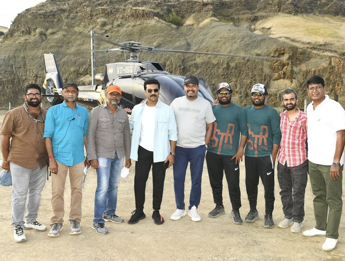 Rc15: कियारा और रामचरण की फिल्म 'आरसी 15' के पहले शेड्यूल की शूटिंग खत्म - Entertainment News: Amar Ujala