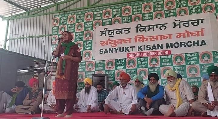 फोटो 18- कुंडली बॉर्डर पर धरना स्थल पर पंचासीन किसान।