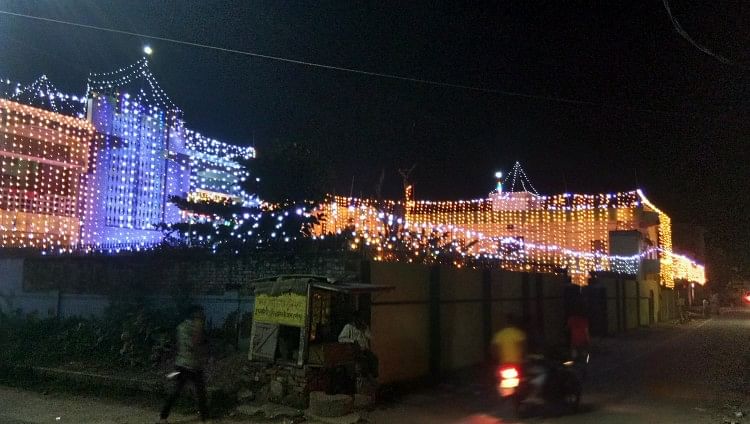 Hamirpur News,hamirpur – Nyalakan lampu setelah menyembah Ganesh-Lakshmi