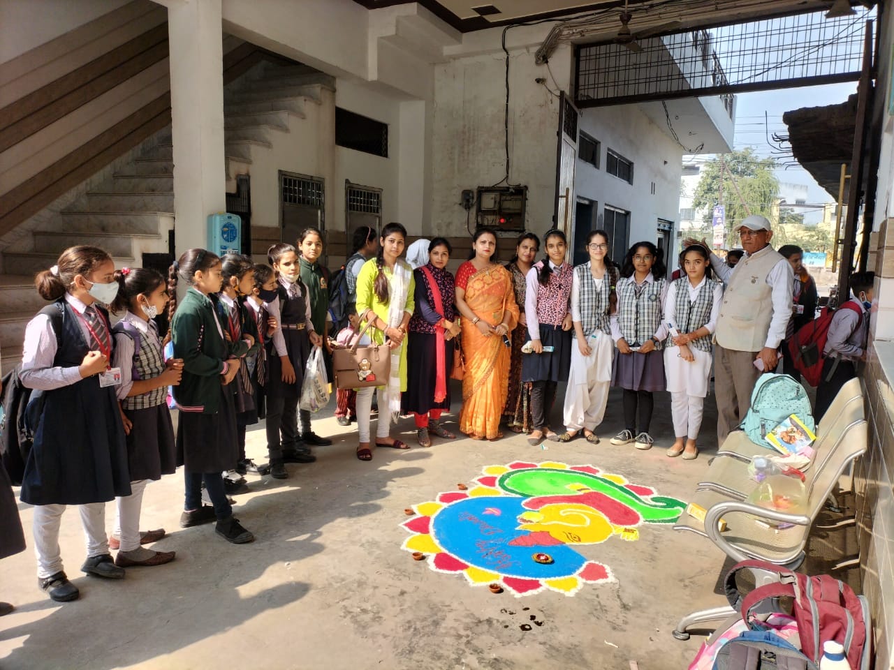 खतौली में शिशु  शिक्षा निकेतन में हुई रंगोली प्रतियोगिता