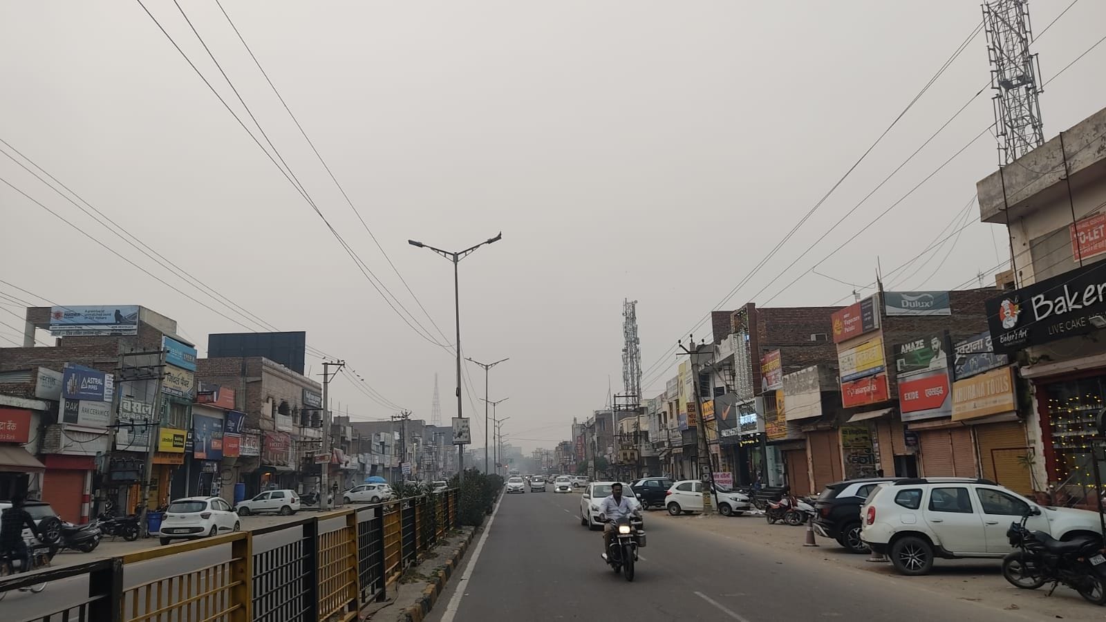 फतेहाबाद में दिन समय छाया धुआं।