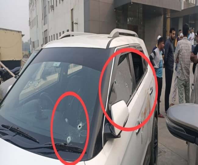 कोसली में बदमाशों द्वारा युवकों की हत्या के दौरान बदमाशों द्वारा चलाई गई गोलियों के कार के शीशे ? कोसली में बदमाशों द्वारा युवकों की हत्या के दौरान बदमाशों द्वारा चलाई गई गोलियों के कार के शीशे ?