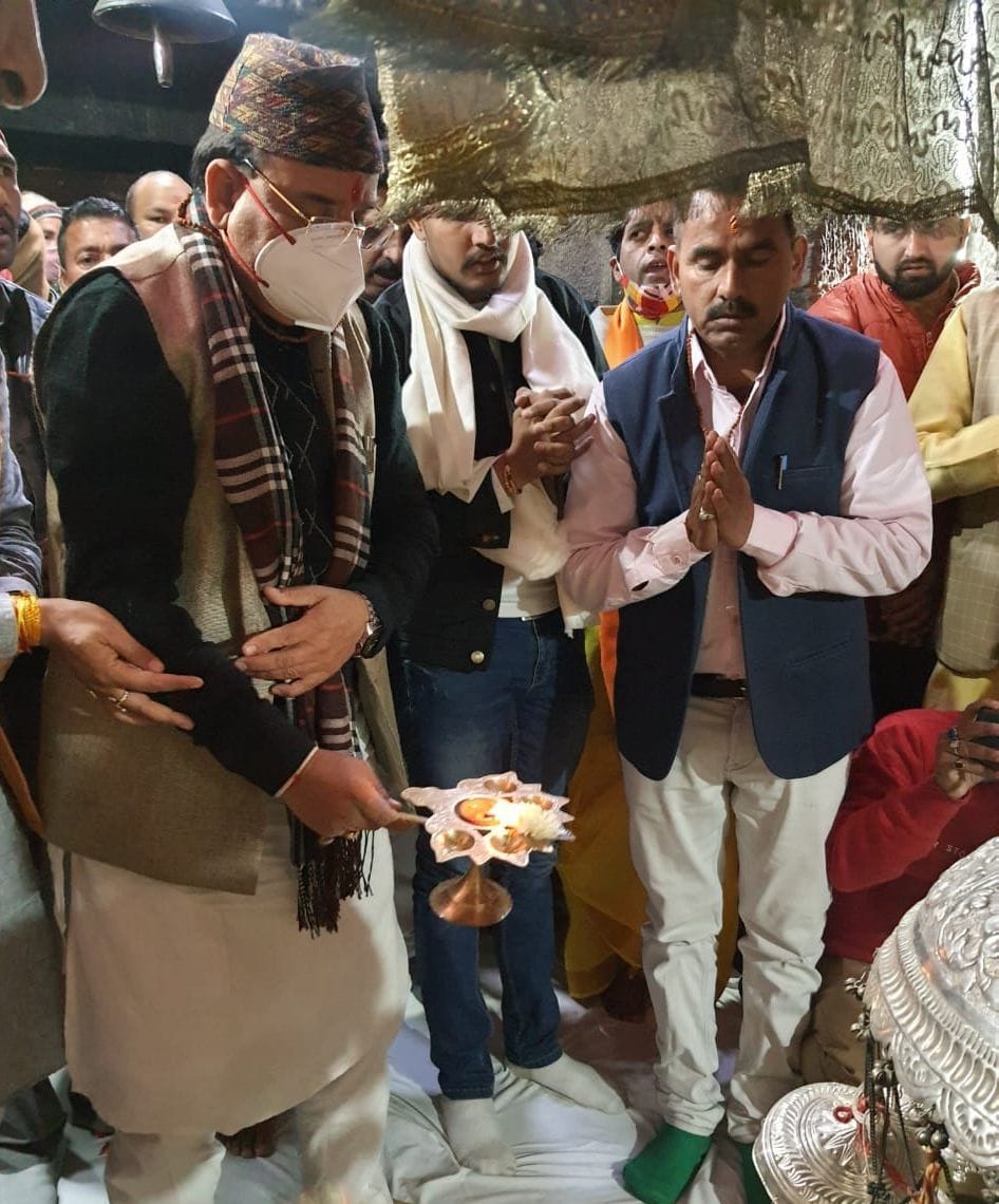 अल्मोड़ा के विश्व प्रसिद्ध जागेश्वरधाम में पूजा करते केंद्रीय पर्यटन और रक्षा राज्य मंत्री अजय 