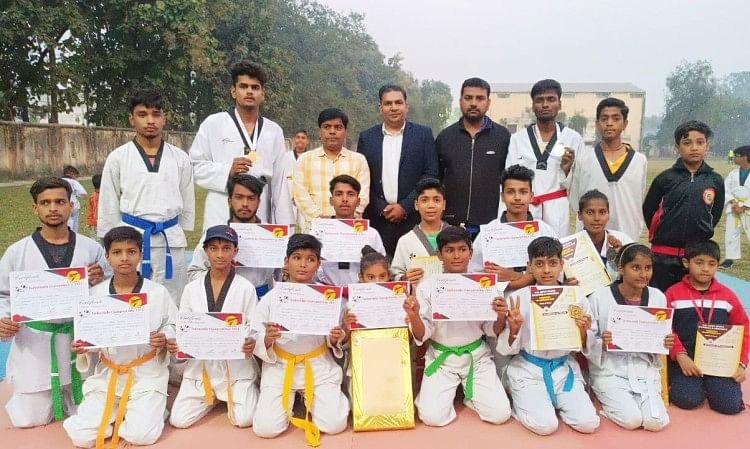 Pemain Taekwondo Mengangkat Kehormatan Distrik Dengan Memenangkan Medali