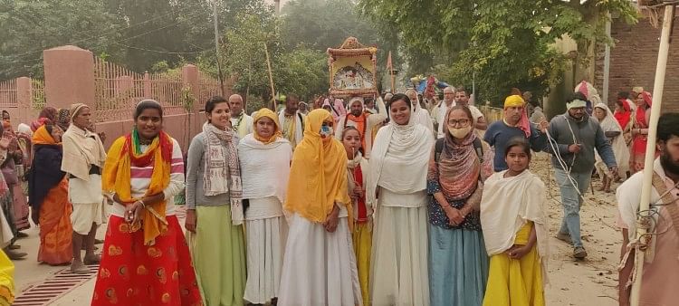Mathura: Brajyatri Mencapai Shelter Giriraj Ji