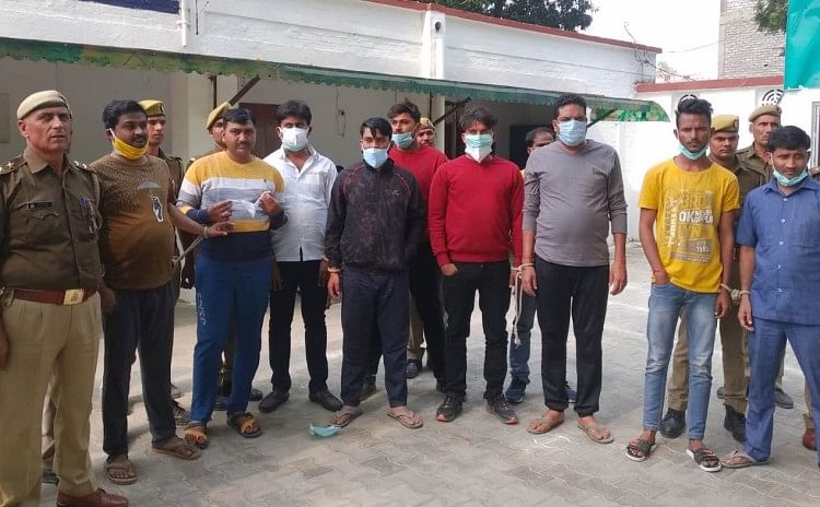 Sepuluh Penjudi Termasuk Sekretaris Negara Sp Yuvjan Sabha Ditangkap Di Desa Kanpur, Rs 1,13 Lakh Dipulihkan