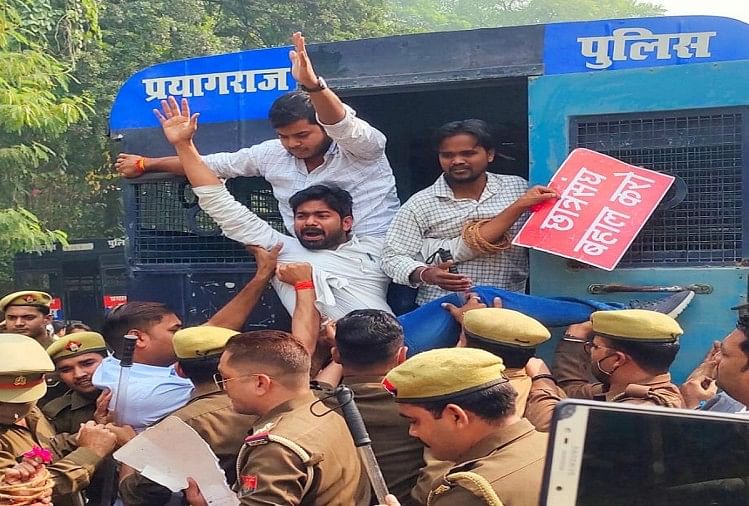 Sidang Universitas Allahabad: Pimpinan Mahasiswa Didakwa Polisi Lathi Bersikap Tegas Bertemu Dharmendra Pradhan, Banyak Pimpinan Mahasiswa Yang Ditahan