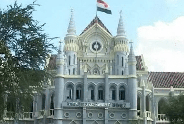 Madhya Pradesh: Pemberitahuan Penghinaan Pengadilan Tinggi Kepada Sekretaris Utama Dan Komisaris Departemen Pendidikan Tinggi