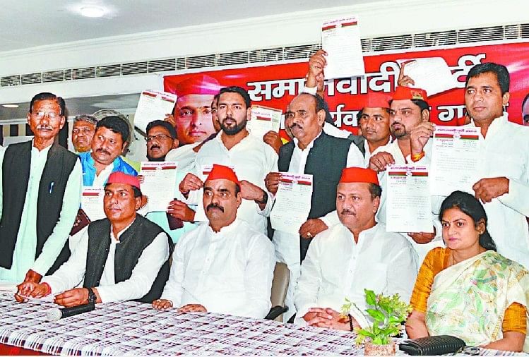 Anggota Pengurus Distrik Partai Samajwadi Dideklarasikan Di Agra