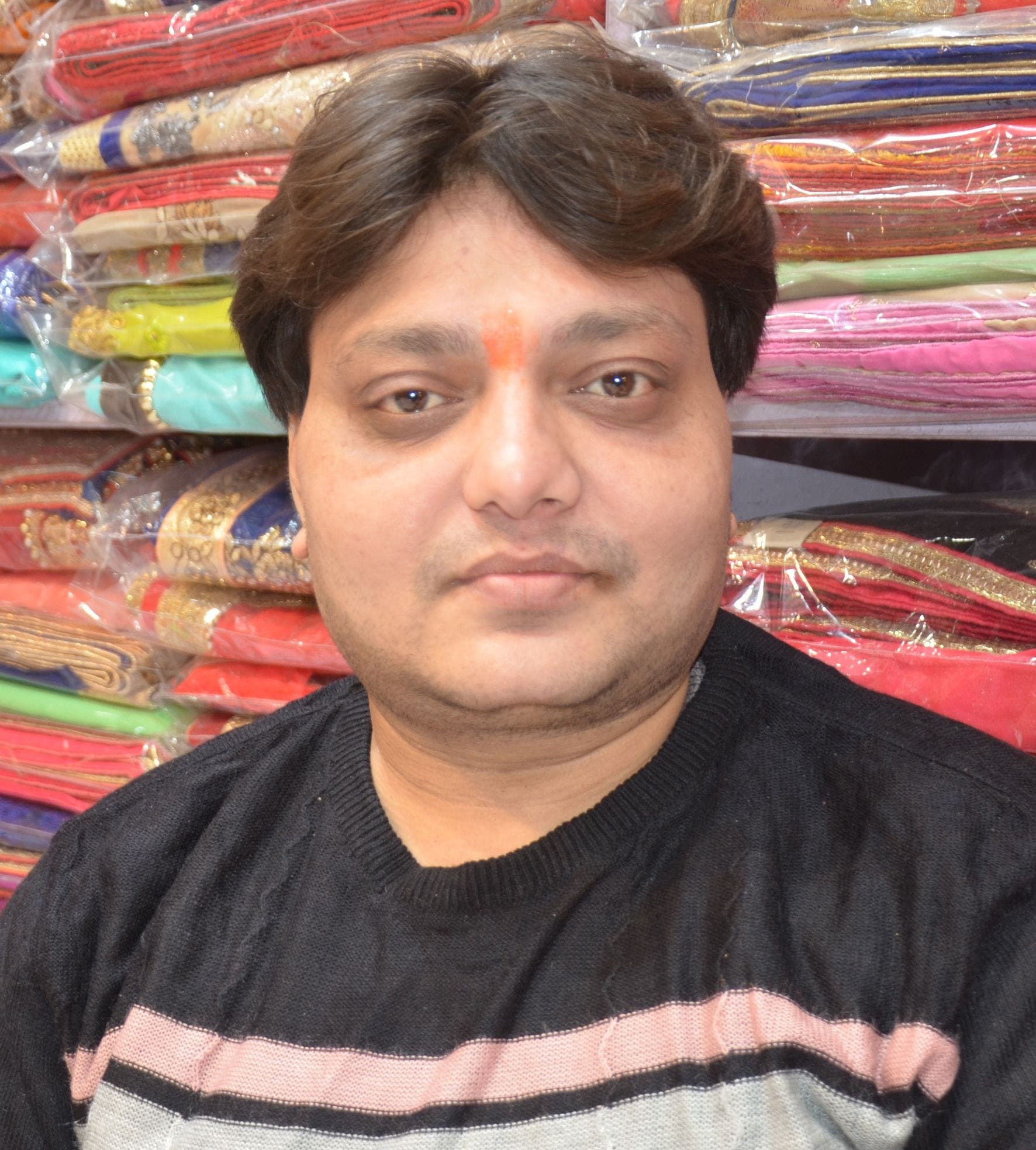 चिराग वार्ष्णेय साड़ी विक्रेता रेलवे रोड़। चिराग वार्ष्णेय साड़ी विक्रेता रेलवे रोड़।