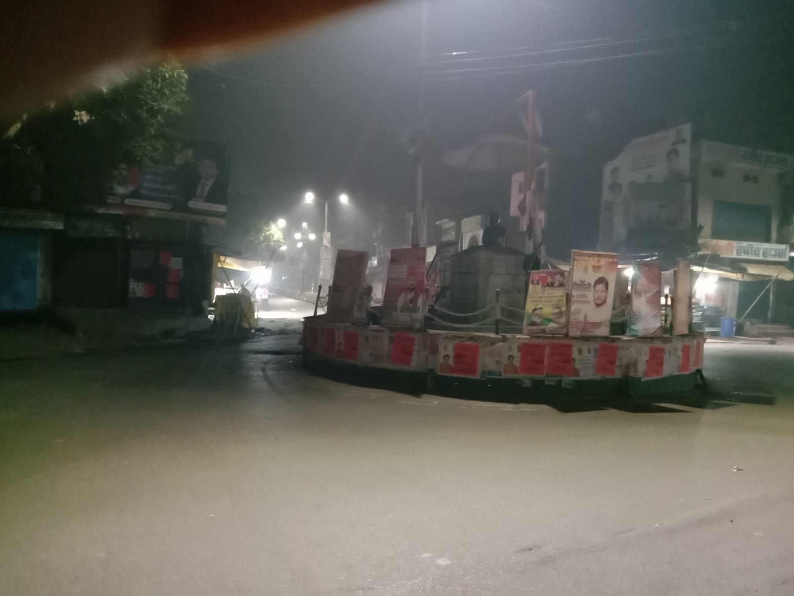 फोटो 10एयूआरपी11- सुभाष चौराहा पर नहीं कोई सिपाही