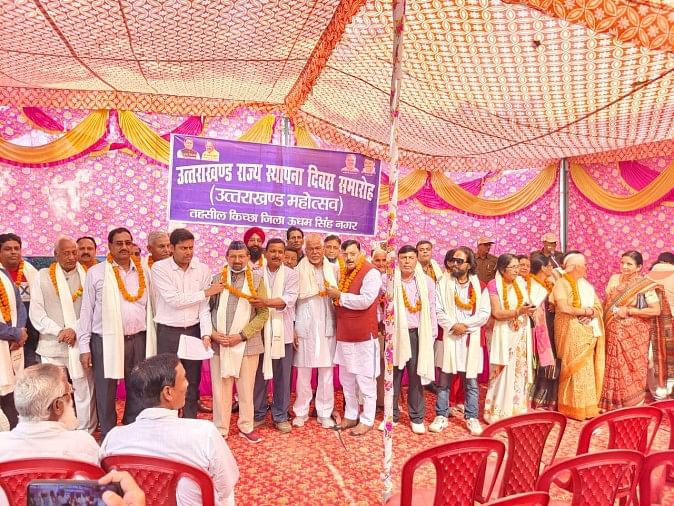 Program Kebudayaan.  Mantan presiden distrik Kongres Narayan Bisht menolak untuk menghormati MLA Rajesh Shukla, menyebutnya anti-negara.