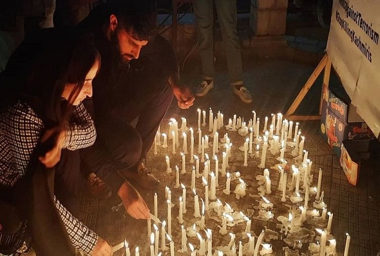 Orang-orang Kashmir Berdiri Melawan Pembunuhan Target, Keamanan Ditingkatkan Di Kota, Pawai Lilin Dihabisi Foto-foto Lal Chowk