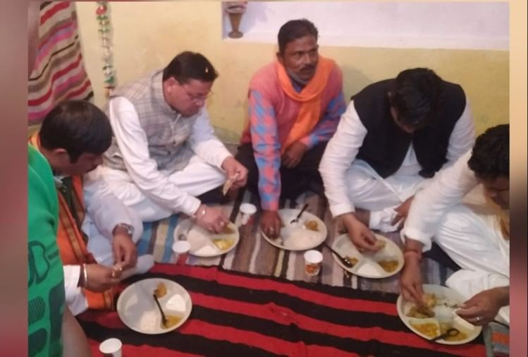 सीएम धामी ने अनुसूचित जाति के कार्यकर्ता के घर खाया खाना