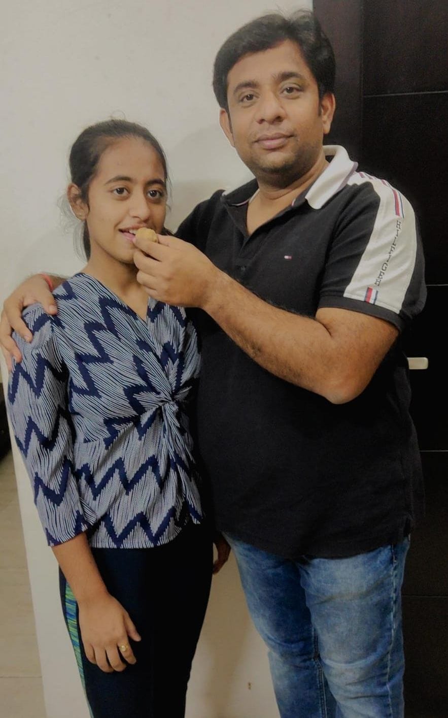 पानीपत। विभूति अपने पिता के साथ।