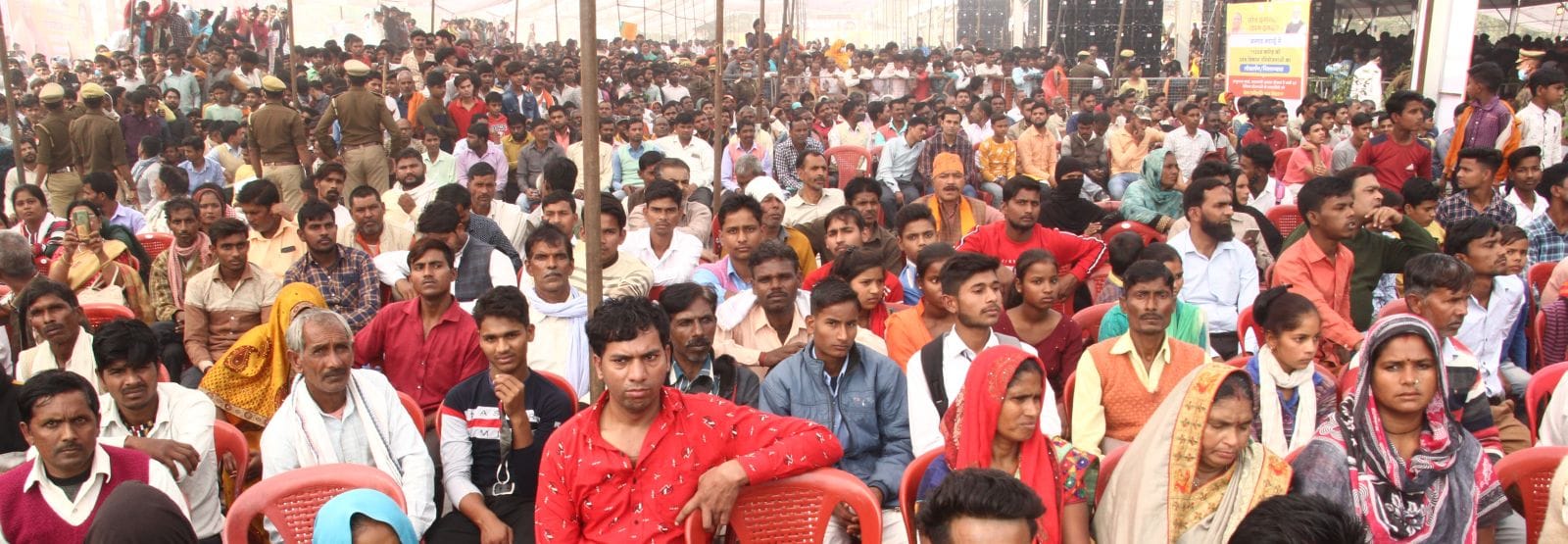 बदायूं के सहसवान में मंगलवार को मुख्यमंत्री योगी आदित्यनाथ को सुनने के लिए उमड़ी भीड़। संवाद