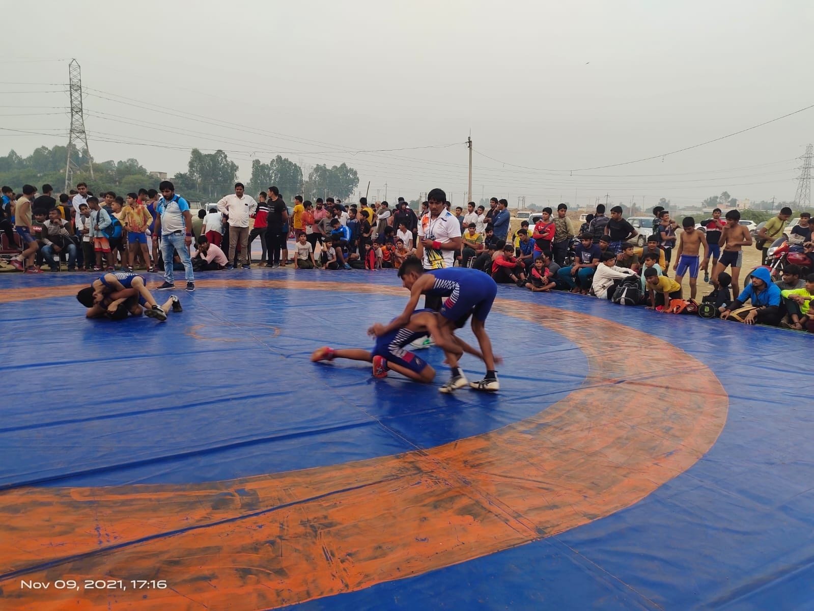  दंगल में दम दिखते पहलवान। संवाद