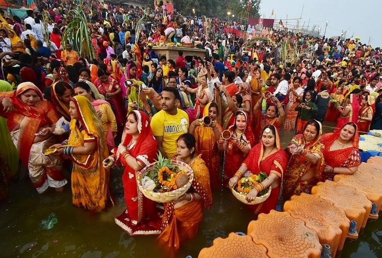 Chhath Puja 2021: Festival Chhath Diakhiri Dengan Arghya Hingga Matahari Terbit di Tepi Sangam Prayagraj