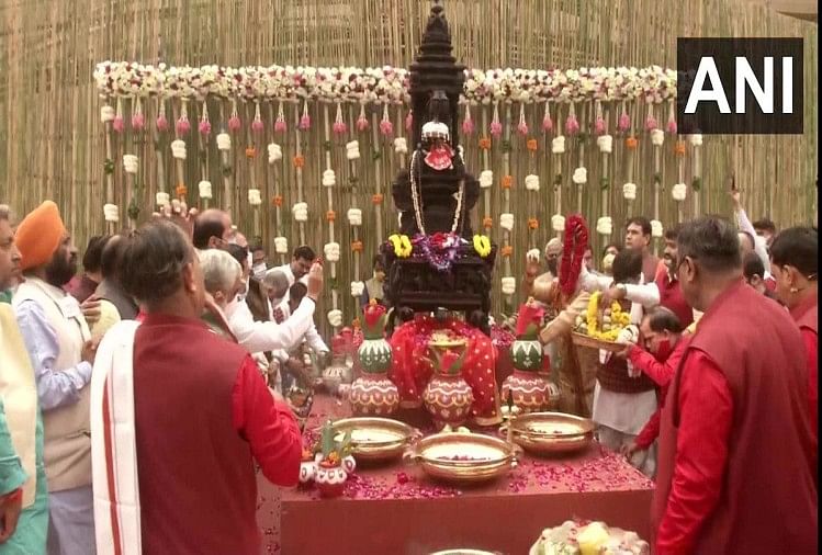 Delhi: Patung Ibu Annapurna Dibawa Dari Kanada Akan Dipasang di Kuil Kashi Vishwanath Pada Tanggal 15, Dicuri Dari Varanasi Dicuri