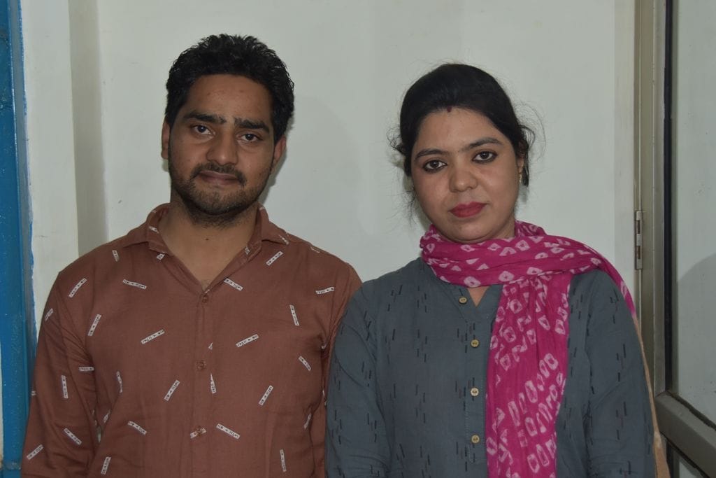 पानीपत। पूनम अपने पति संदीप के साथ।