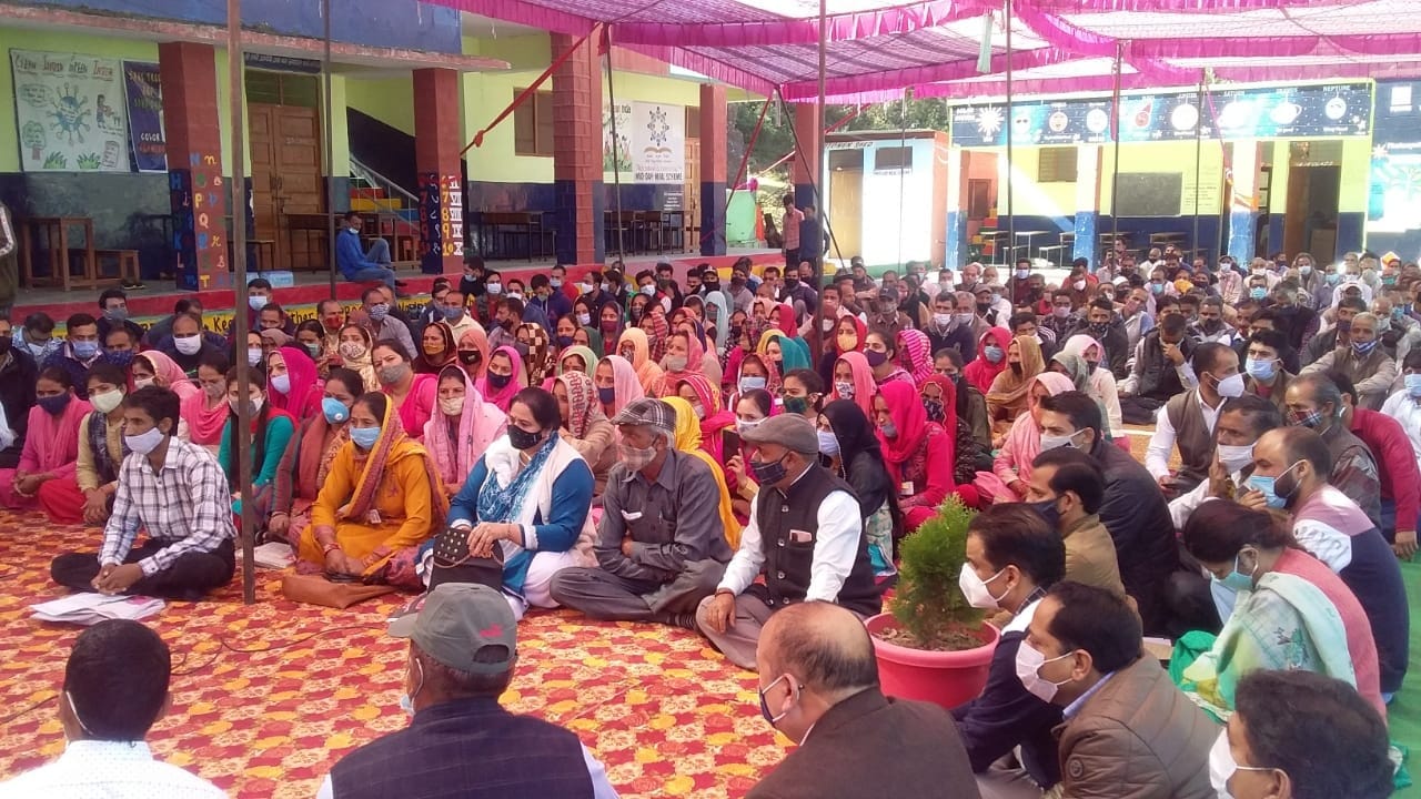 ब्लाक सयुना में जनता दरबार में पहुंची डीसी व उपस्थति लोग:- संवाद
