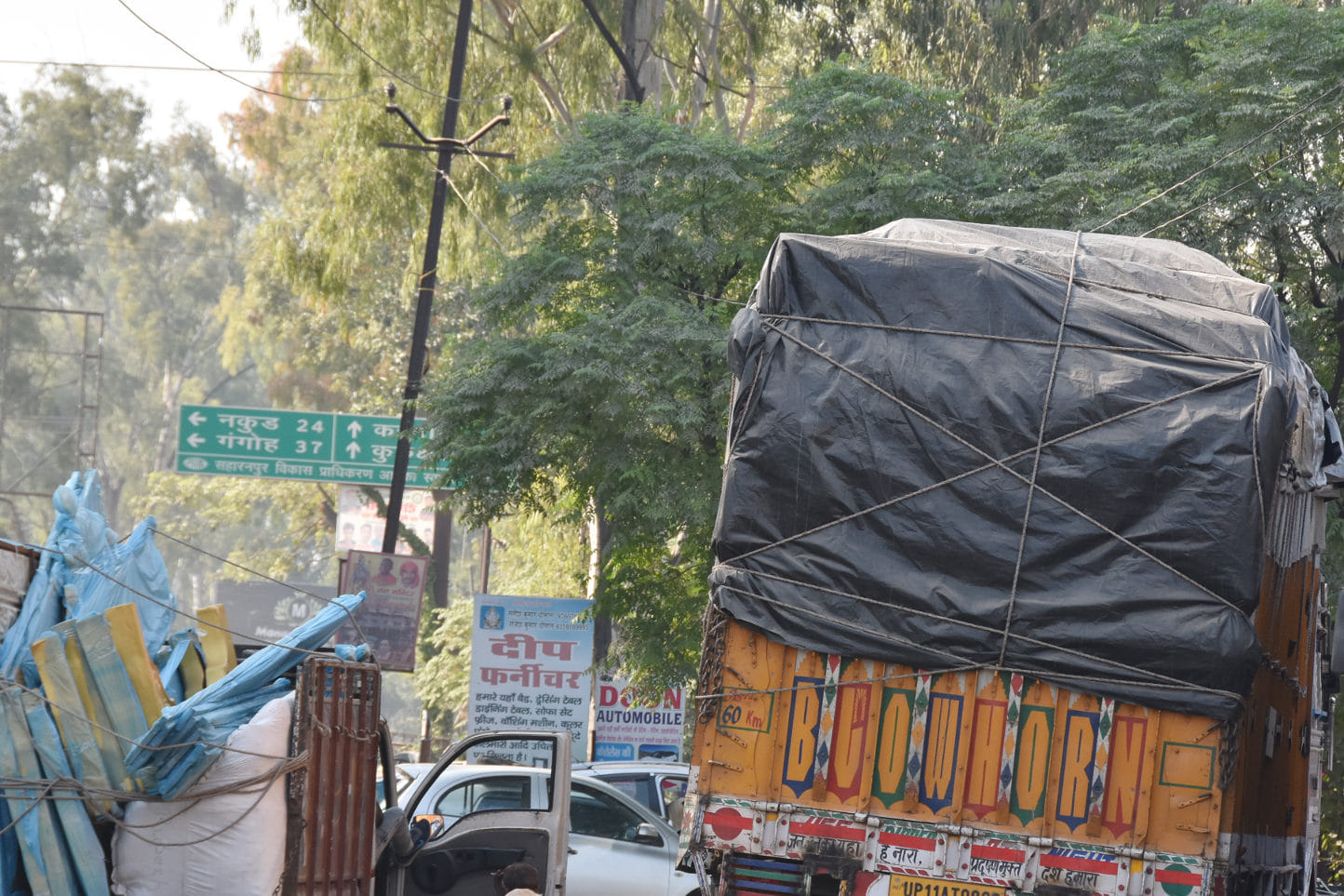 अंबाला रोड़ से गुजरते ओवर लोड़ वाहन अंबाला रोड़ से गुजरते ओवर लोड़ वाहन