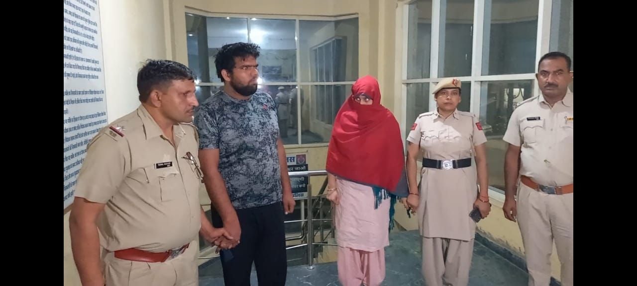  गांव हलालपुर में हत्या के मामले में गिरफ्तार मुख्य आरोपी पवन की पत्नी व साला। संवाद