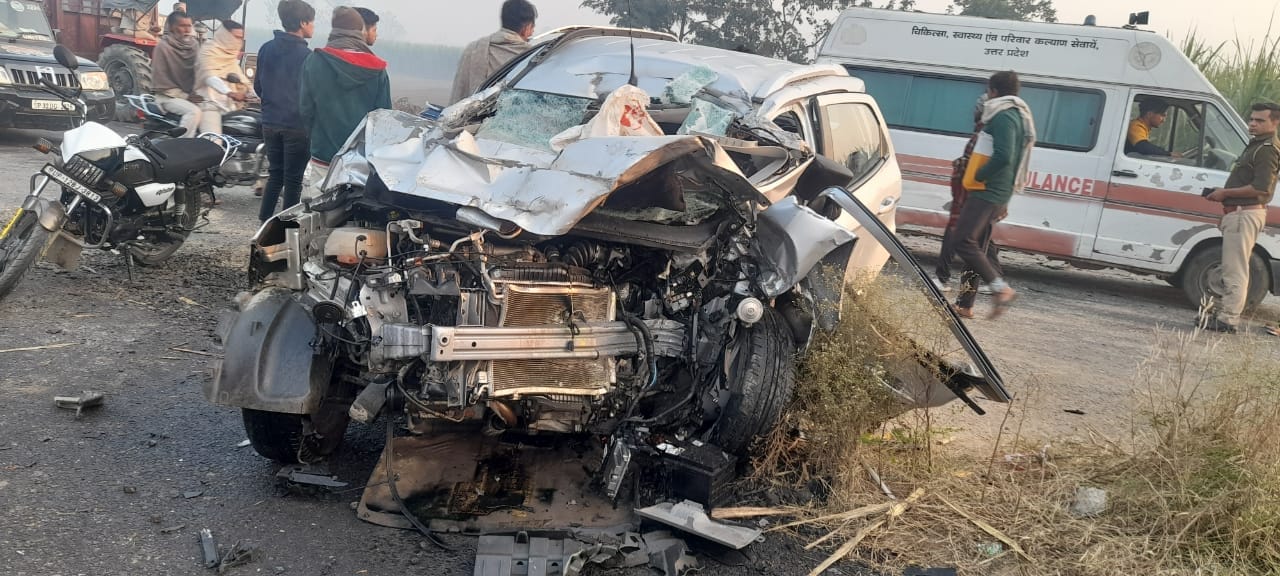 मुजफ्फरनगर : हबीबपुर गेट के पास हुए हादसे में क्षतिग्रस्त कार। मुजफ्फरनगर : हबीबपुर गेट के पास हुए हादसे में क्षतिग्रस्त कार।