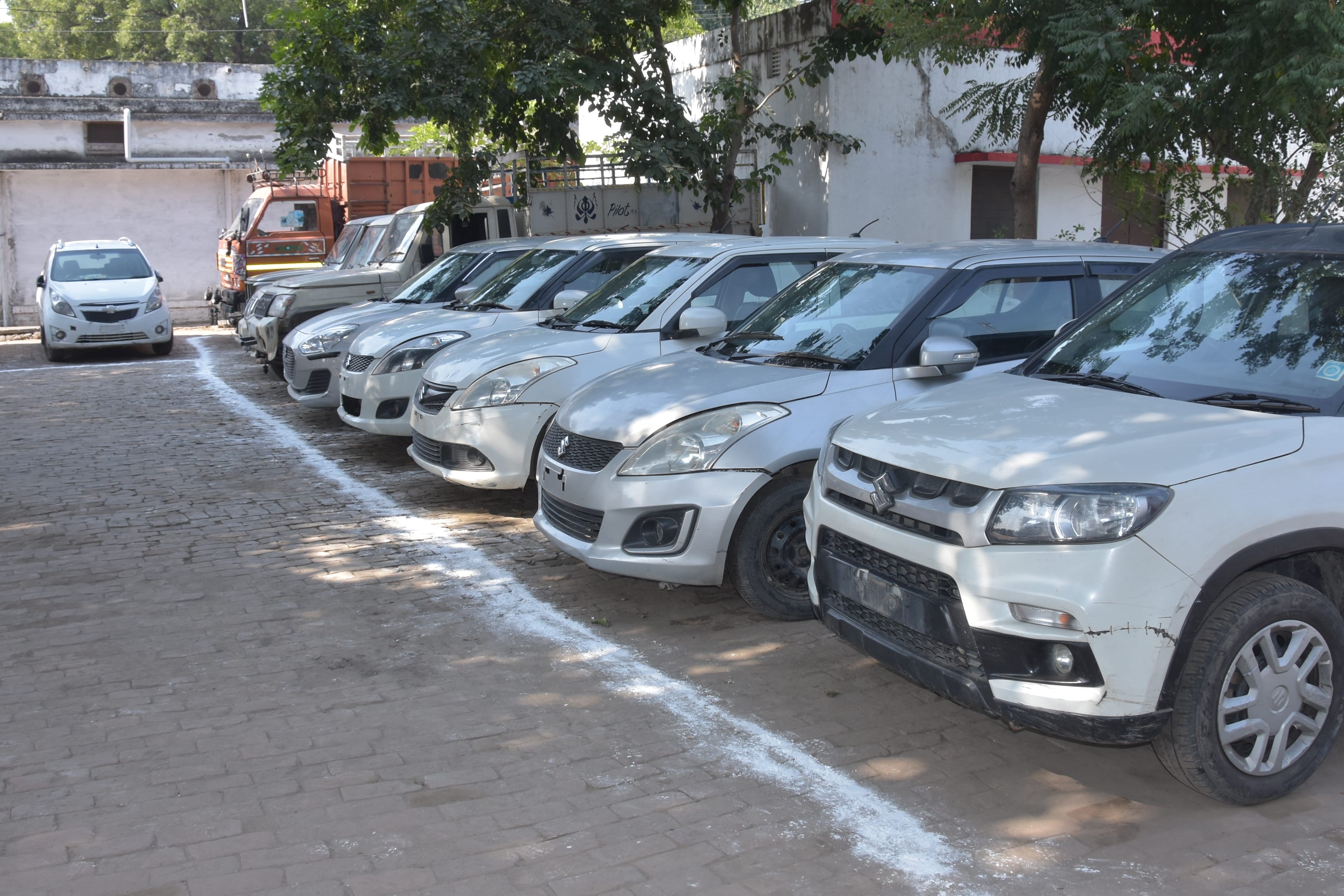 कोतवाली देहात पुलिस द्वारा पकड़े गये वाहन चोरी के आरोपी से बरामद कार कोतवाली देहात पुलिस द्वारा पकड़े गये वाहन चोरी के आरोपी से बरामद कार