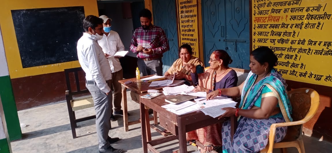 जानसठ क्षेत्र में एसडीएम ने मतदाता पुनरीक्षण कैंप का निरीक्षण किया जानसठ क्षेत्र में एसडीएम ने मतदाता पुनरीक्षण कैंप का निरीक्षण किया