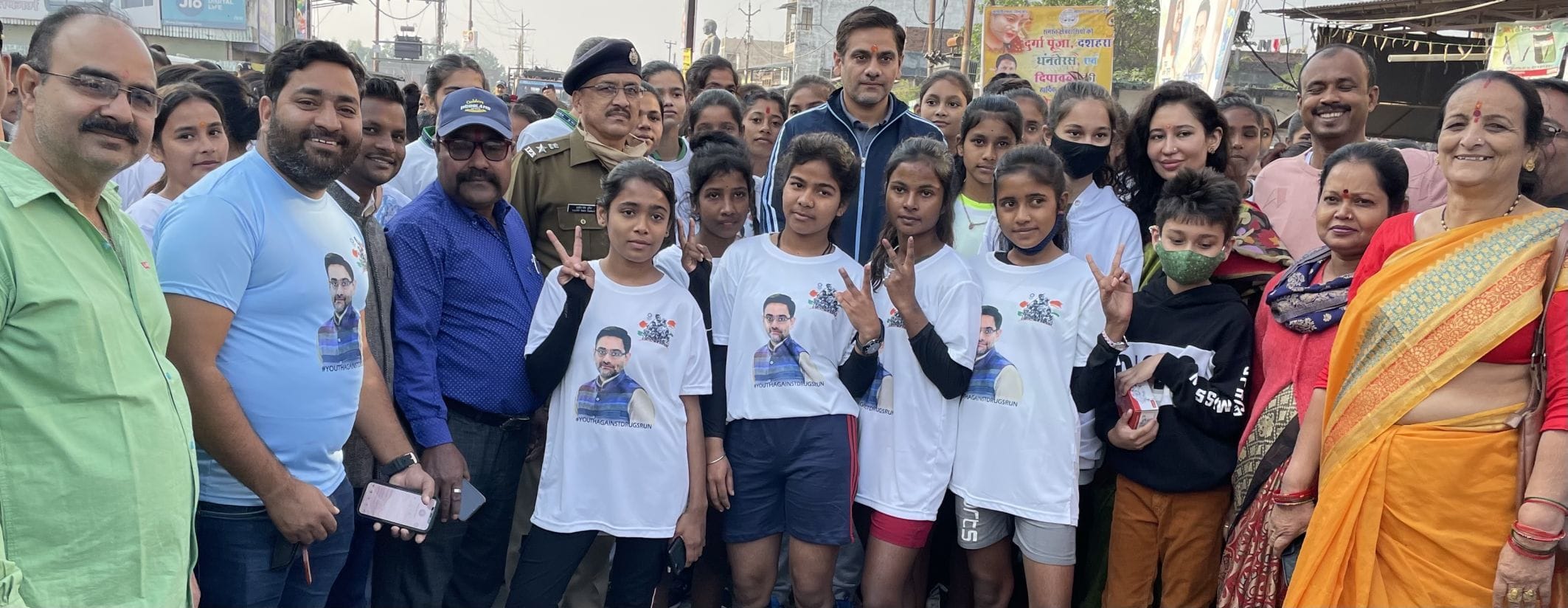 शक्तिफार्म में मैराथन दौड़ से पूर्व युवाओं को प्रोत्साहित करते एसएसपी दलीप सिंह कुंवर, विधायक स? शक्तिफार्म में मैराथन दौड़ से पूर्व युवाओं को प्रोत्साहित करते एसएसपी दलीप सिंह कुंवर, विधायक स?