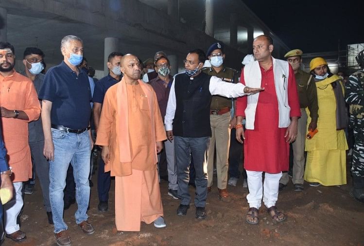 Yogi Adityanath Mencapai Benteng Rani Of Jhansi Memeriksa Persiapan Program Pm Modi