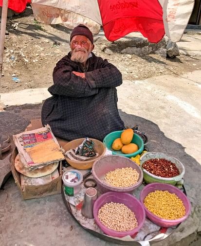 Pencurian modal titipan orang tua, SSP memberikan satu lakh dari sakunya Jammu Kashmir News – SSP memberikan satu lakh dari saku