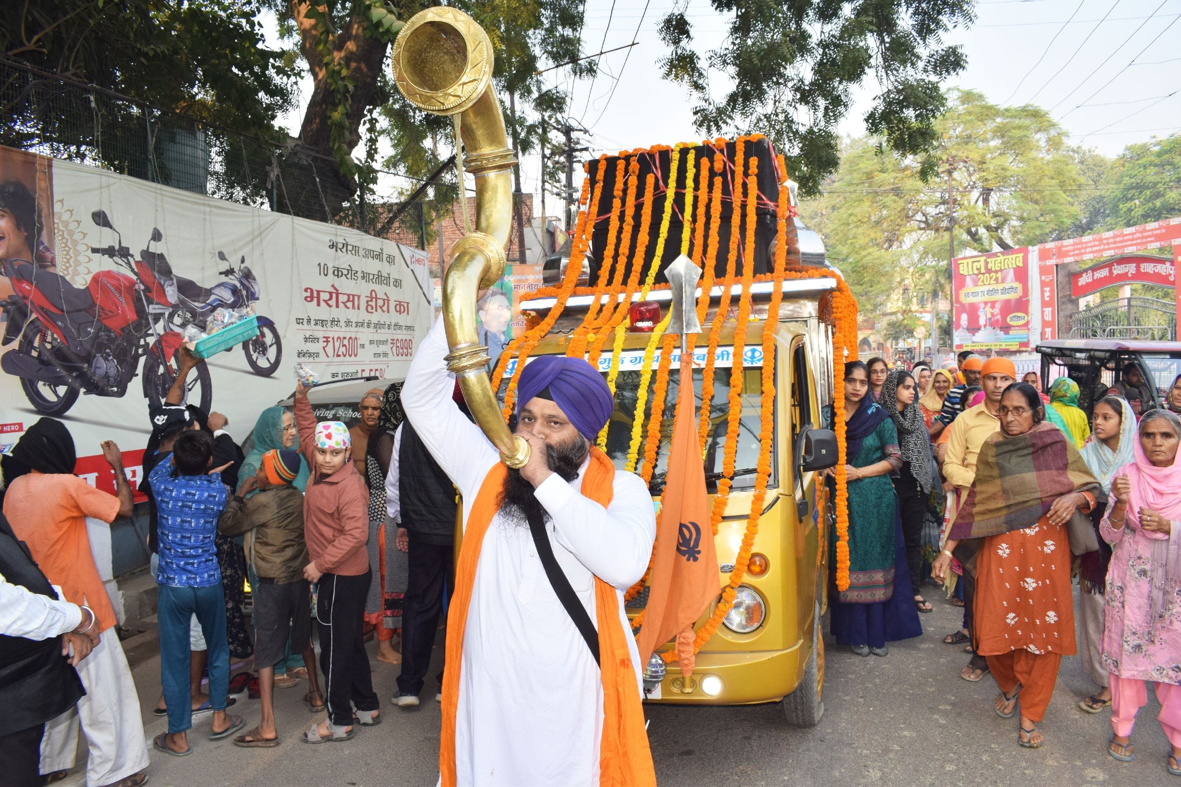 शाहजहांपुर में गुरुनानक देव के प्रकाश पर्व के उपलक्ष में गुरुद्वारा श्री गुरुनानक आश्रम कुटिया शाहजहांपुर में गुरुनानक देव के प्रकाश पर्व के उपलक्ष में गुरुद्वारा श्री गुरुनानक आश्रम कुटिया