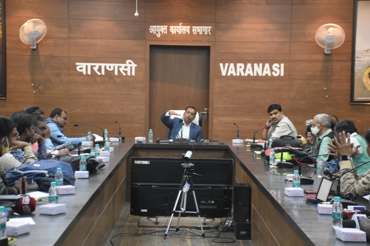 मंडलायुक्त दीपक अग्रवाल 