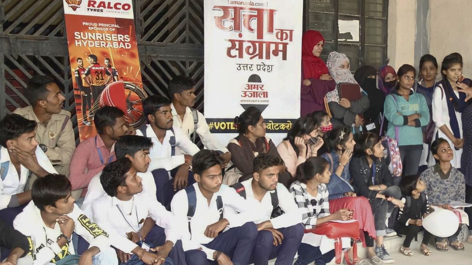 राजकीय डिग्री कॉलेज में छात्र छात्राओं ने रखी अपनी बात। संवाद