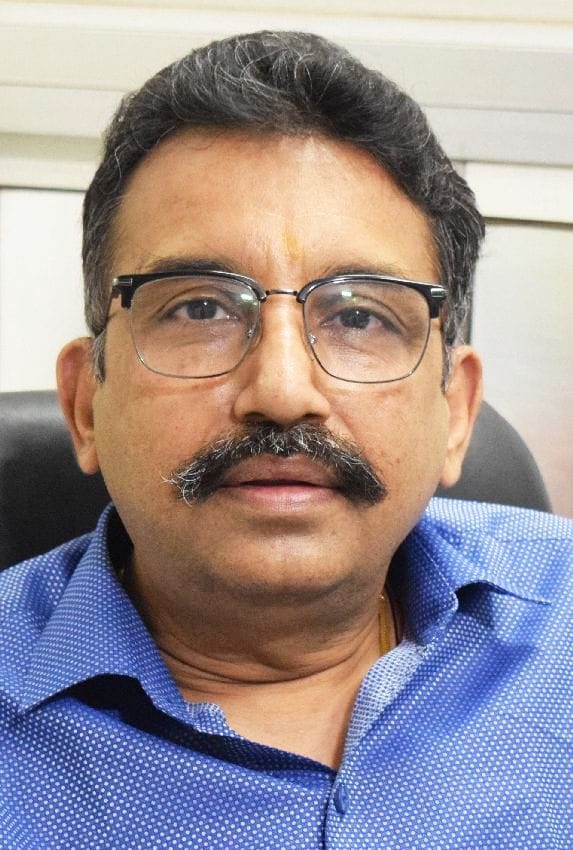 डॉ. रवि मोहन । डॉ. रवि मोहन ।
